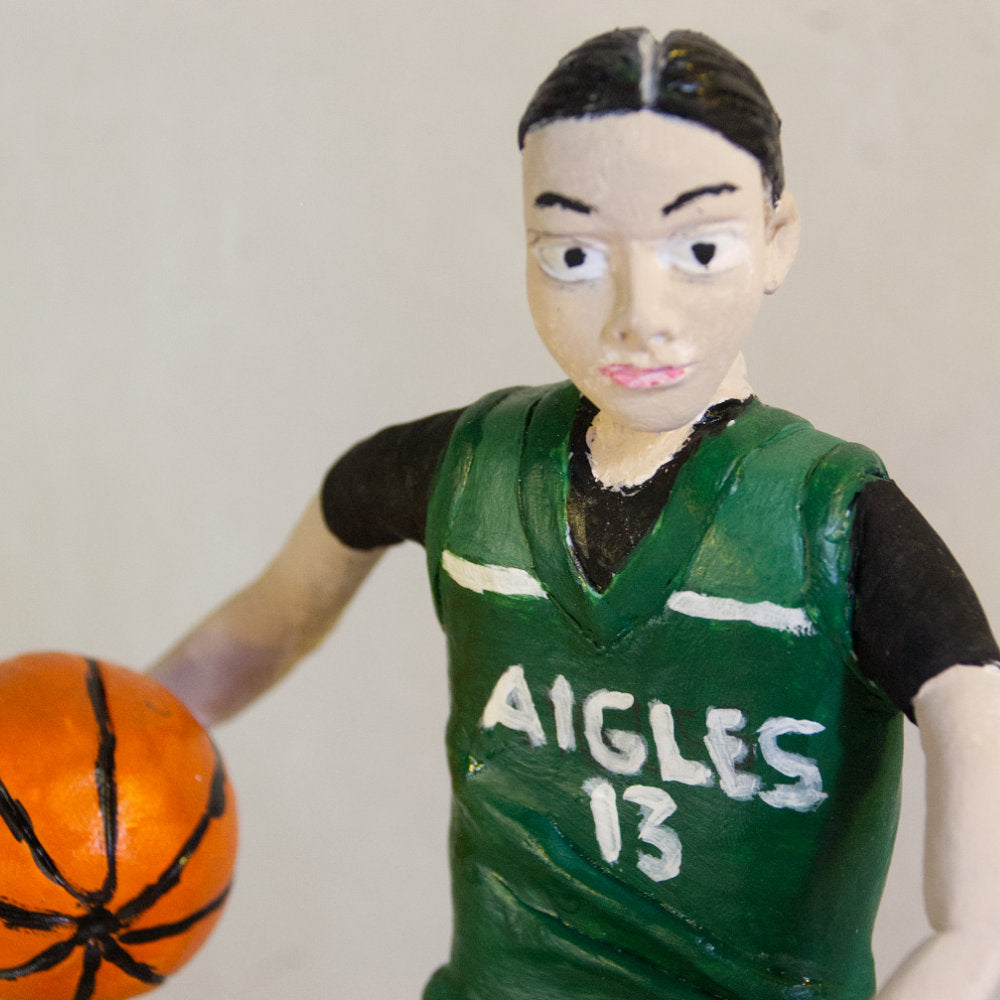 Commande spéciale - Reproduction d'une jeune fille en action au basketball
