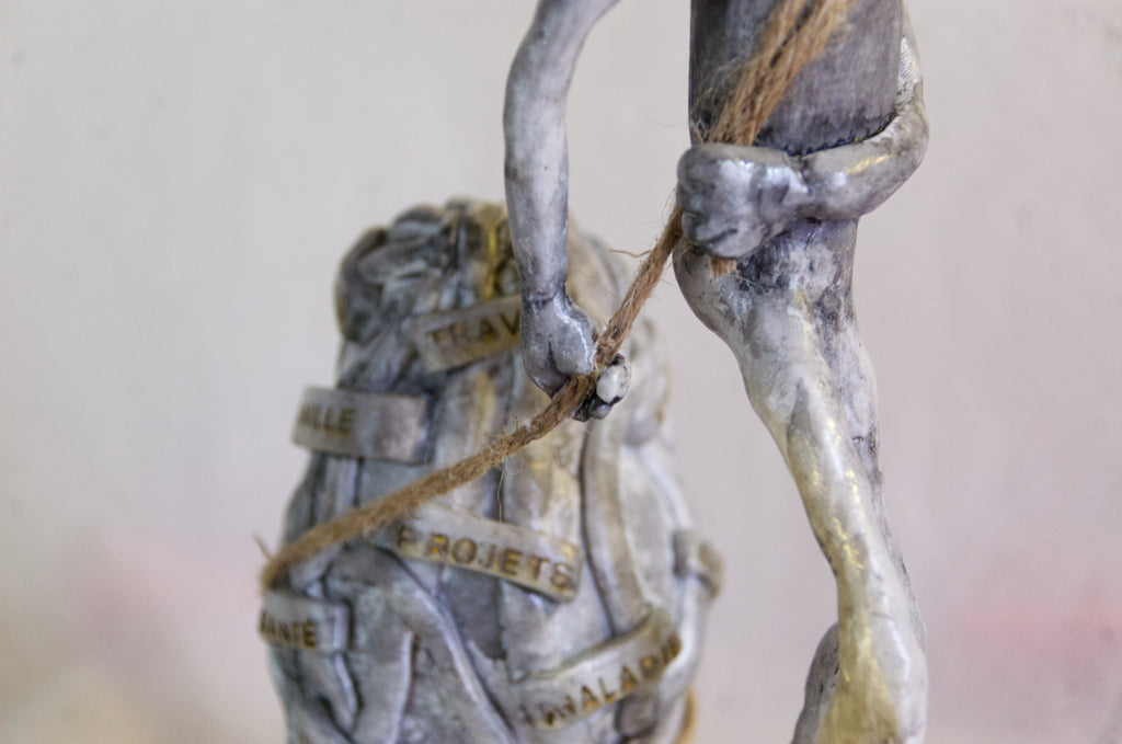 La charge mentale - Sculpture en argile polymère