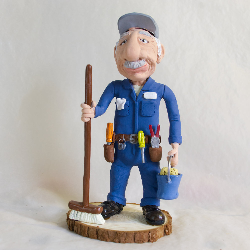 Statuette personnalisée de 20 à 23 cm résine et ou argile polymère