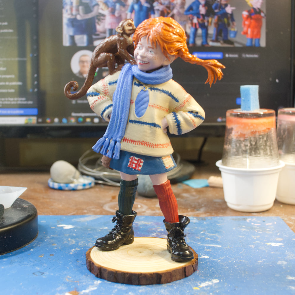 Statuette personnalisée de 20 à 23 cm en résine peinte à la main