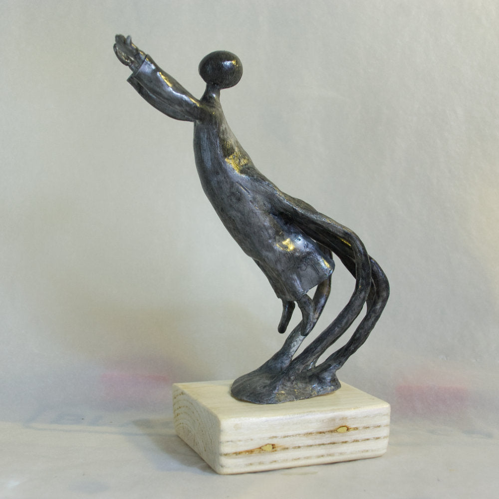 Élévation de la foi - Sculpture en argile polymère