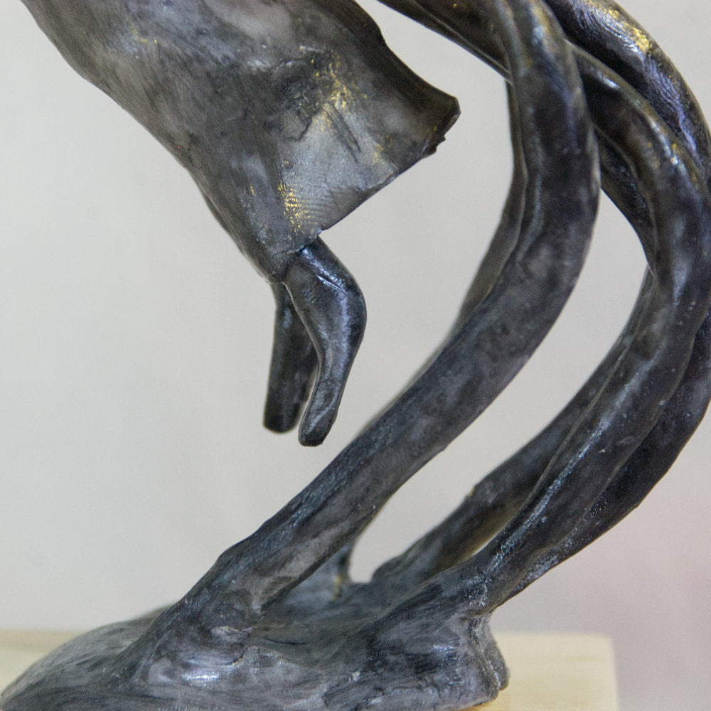 Élévation de la foi - Sculpture en argile polymère