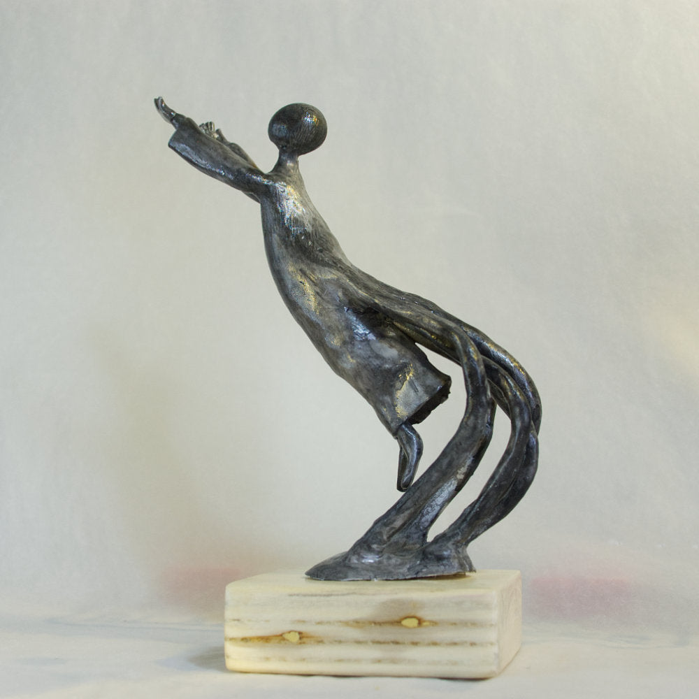 Élévation de la foi - Sculpture en argile polymère