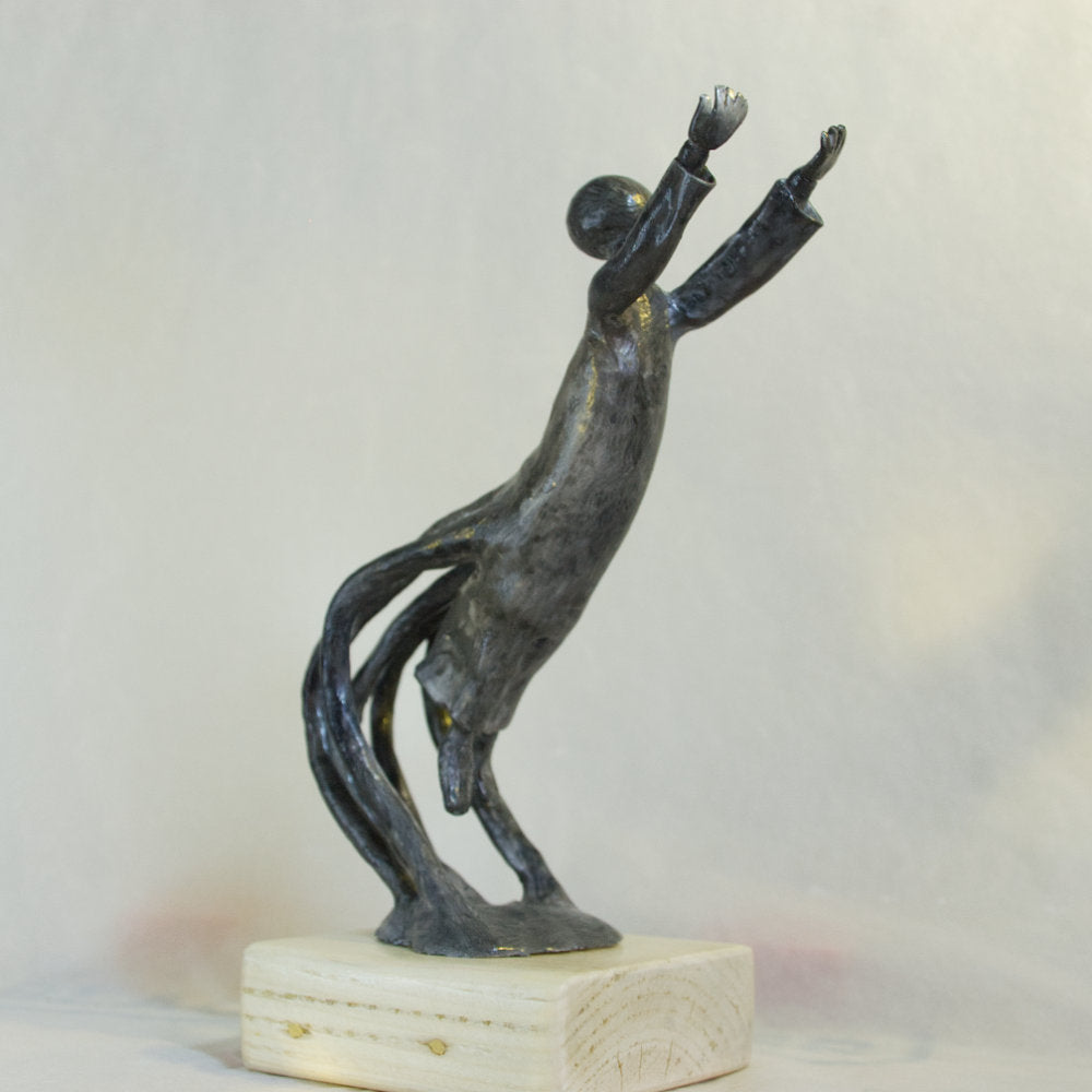 Élévation de la foi - Sculpture en argile polymère