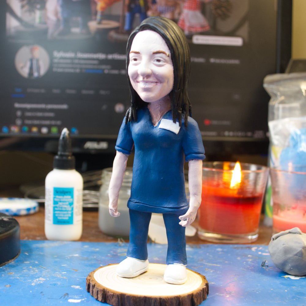 Statuette personnalisée de 20 à 23 cm résine et ou argile polymère