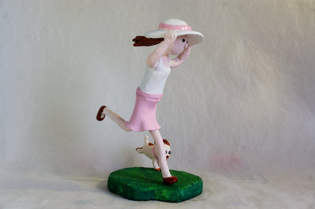 Fillette au chapeau et son chien – Sculpture en argile polymère