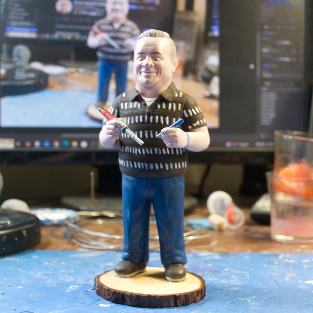 Statuette personnalisée de 20 à 23 cm résine et ou argile polymère